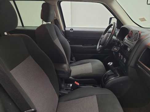 Used 2014 Jeep Patriot Latitude w/ Sun/Sound Group AWD/4WD image 21