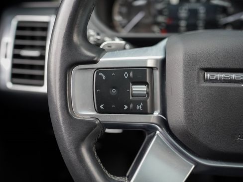 Used 2023 Land Rover Discovery S image 29