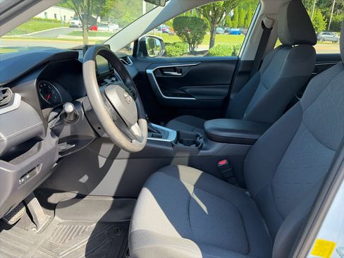Used 2019 Toyota RAV4 XLE AWD/4WD image 11