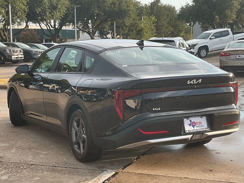 Used 2025 Kia K4 FWD image 6