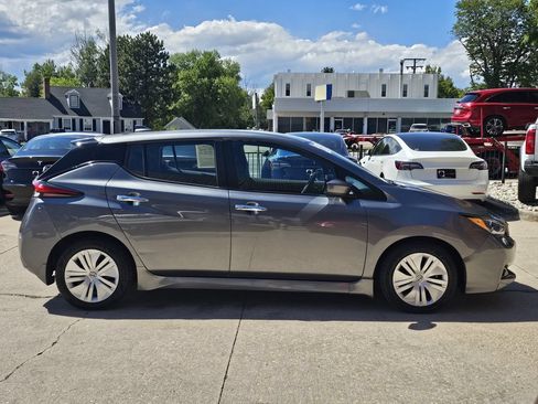 Used 2024 Nissan Leaf S FWD image 8