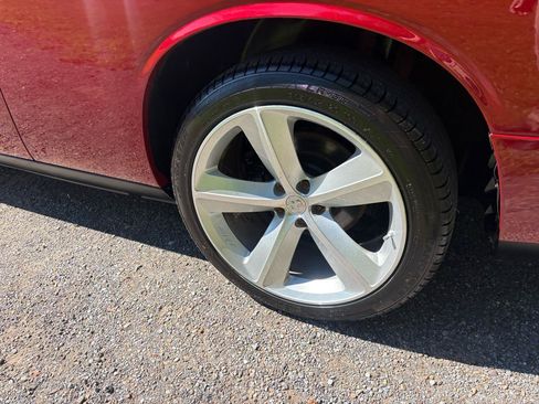 Used 2010 Dodge Challenger SE RWD image 26