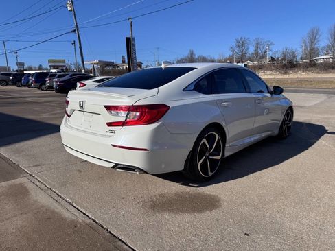 Used 2018 Honda Accord Sport image 9