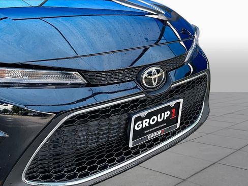 Used 2025 Toyota Corolla LE FWD image 30