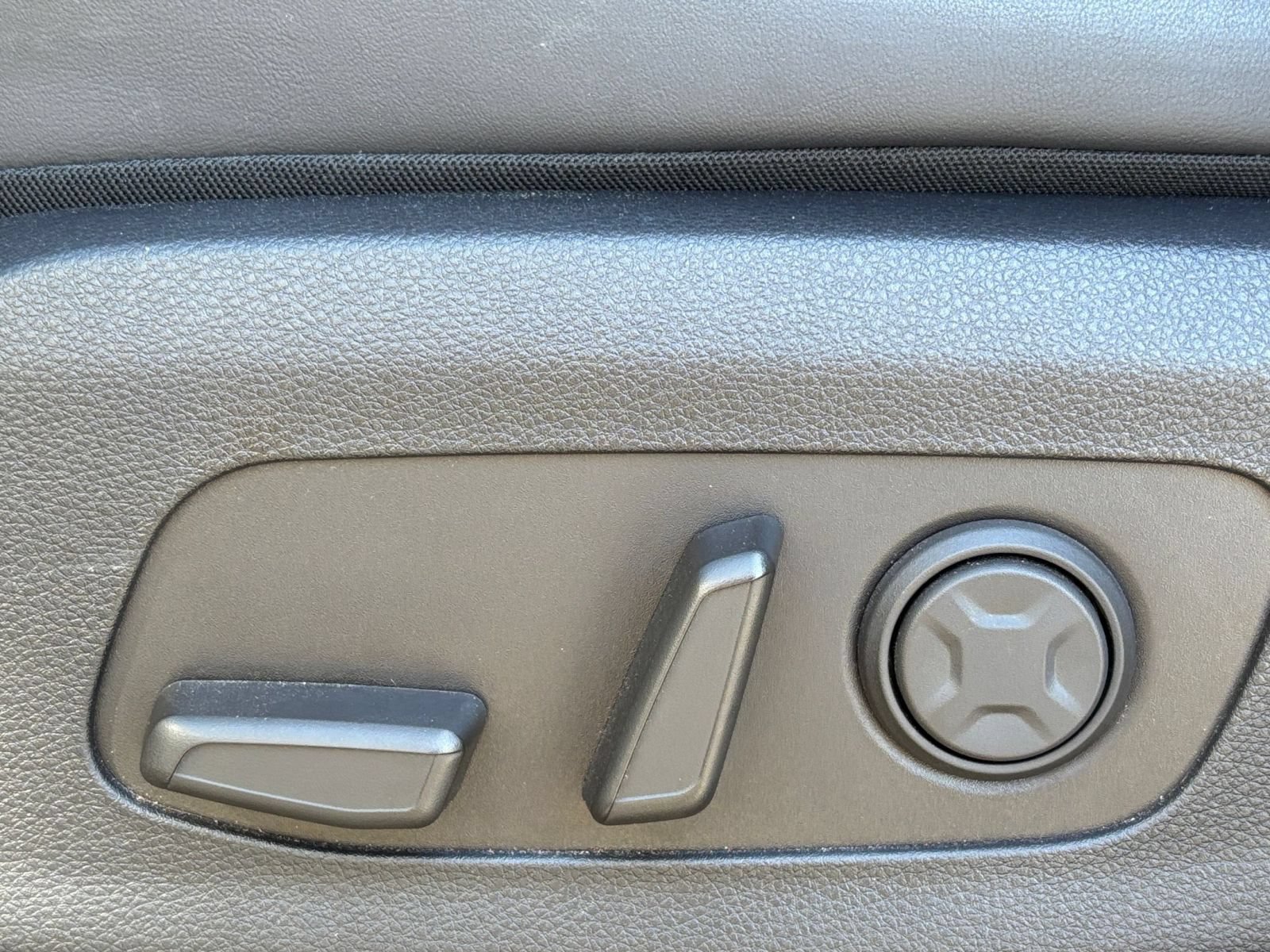 Used 2026 Kia Carnival FWD image 22