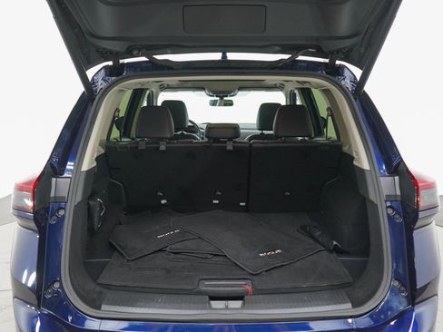 Used 2024 Nissan Rogue SV w/ SV Premium Package AWD/4WD image 16
