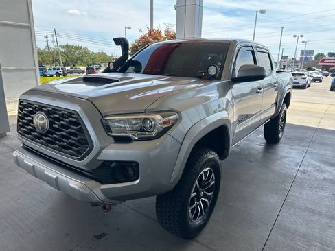 Used 2020 Toyota Tacoma TRD Sport AWD/4WD image 3