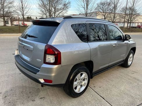 Used 2017 Jeep Compass Latitude image 13
