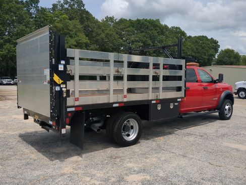 Used 2022 RAM 5500 Tradesman w/ Chrome Appearance Group RWD image 3