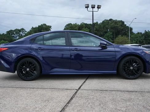Used 2025 Toyota Camry SE FWD image 3