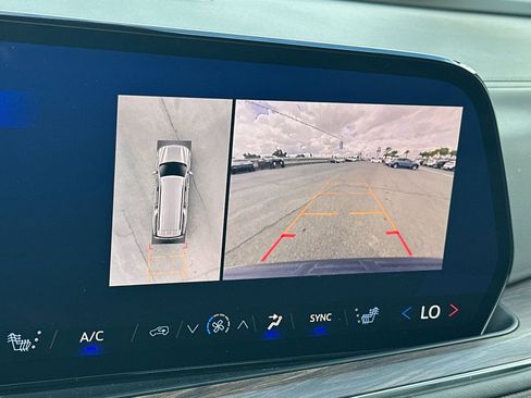Used 2025 Chevrolet Suburban LT AWD/4WD image 21