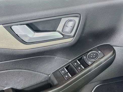 Used 2021 Ford Escape SE FWD image 18