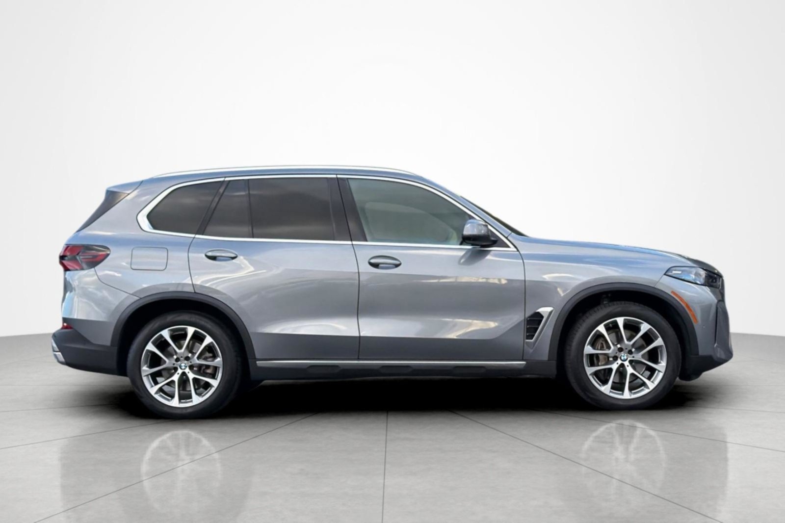 Used 2025 BMW X5 xDrive40i AWD/4WD image 6
