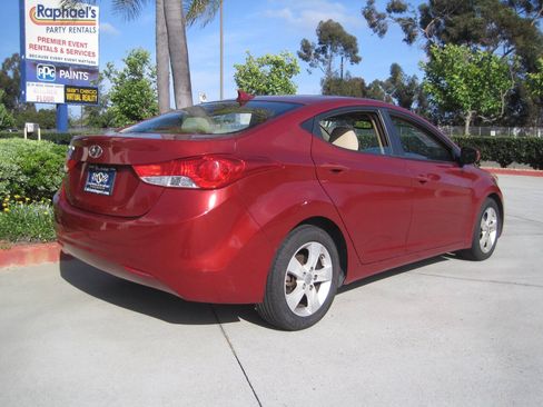 Used 2012 Hyundai Elantra GLS w/ Preferred Pkg 3 FWD image 3