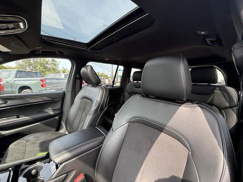 Used 2023 Jeep Grand Cherokee Altitude AWD/4WD image 28