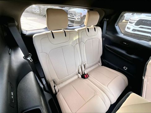 New 2025 Jeep Grand Cherokee L Limited w/ Luxury Tech Group II AWD/4WD image 21