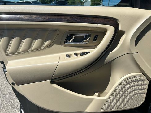 Used 2016 Ford Taurus Limited FWD image 8