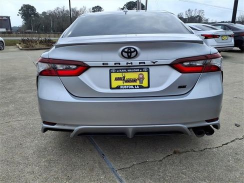 Used 2023 Toyota Camry SE image 3