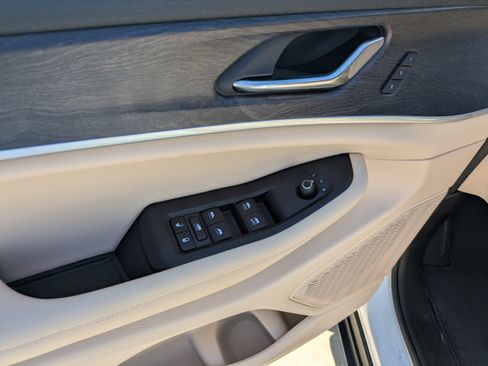 New 2025 Jeep Grand Cherokee Limited image 9