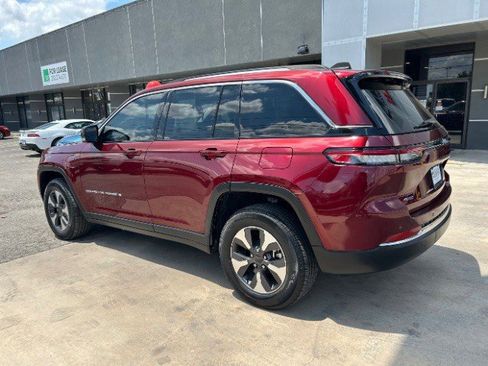 Used 2022 Jeep Grand Cherokee Limited 4xe image 11