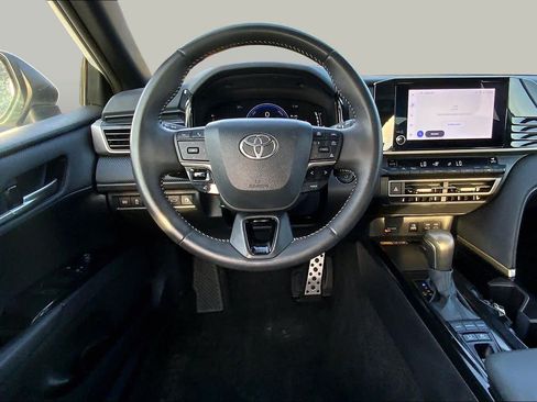 Used 2025 Toyota Camry SE FWD image 6