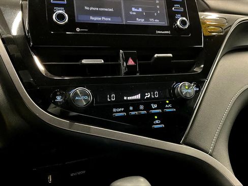 Used 2024 Toyota Camry SE image 34