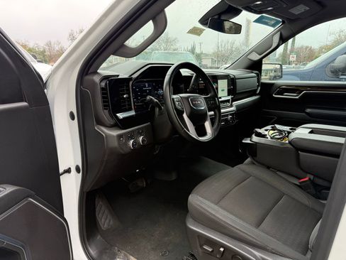 Used 2023 GMC Sierra 1500 SLE w/ X31 Off-Road Package image 5