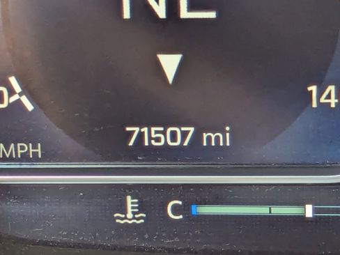 Used 2022 Chevrolet Tahoe Z71 w/ Luxury Package image 32