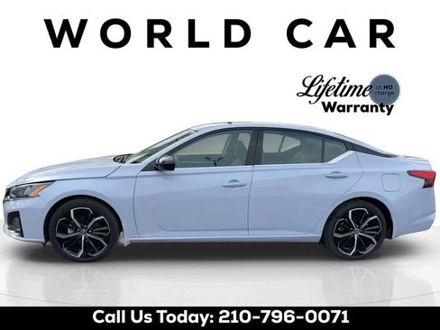 Used 2025 Nissan Altima 2.5 SR w/ SR Premium Package FWD image 6
