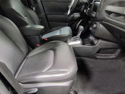 Used 2020 Jeep Renegade Limited w/ Safety and Security Group AWD/4WD image 22