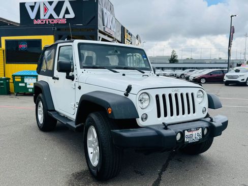 Used 2018 Jeep Wrangler Sport AWD/4WD image 3