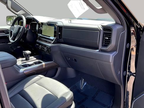 Used 2026 Chevrolet Silverado 1500 LT Trail Boss w/ LT Trail Boss Premium Package AWD/4WD image 16