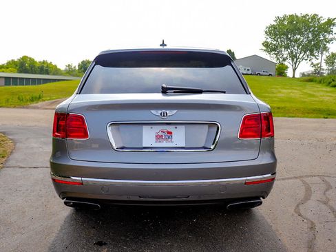 Used 2017 Bentley Bentayga W12 AWD image 4