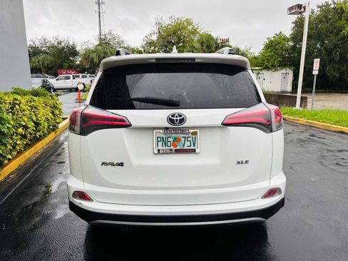 Used 2018 Toyota RAV4 XLE image 10