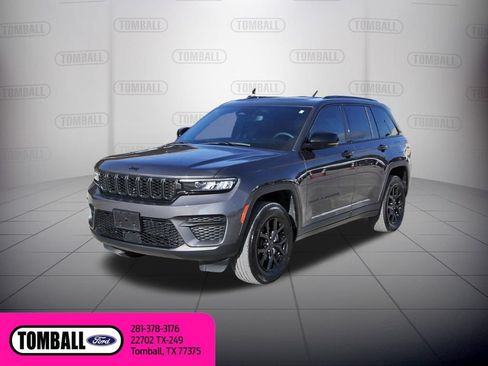 Used 2024 Jeep Grand Cherokee Altitude RWD image 3