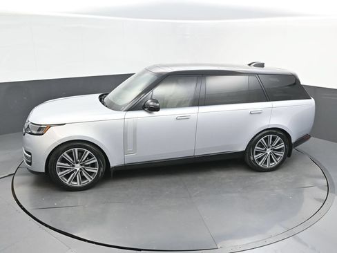 Used 2025 Land Rover Range Rover Long Wheelbase Autobiography AWD/4WD image 37