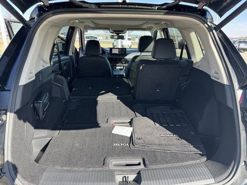 Used 2024 Nissan Rogue SL w/ SL Premium Package image 30