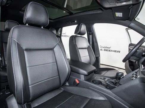 Used 2021 Volkswagen Atlas Cross Sport SE FWD image 14