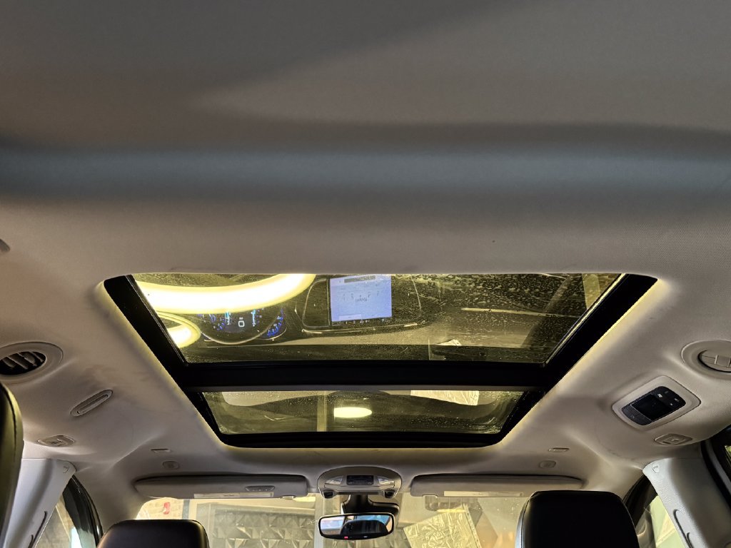 Used 2023 Chrysler Pacifica Limited FWD image 23