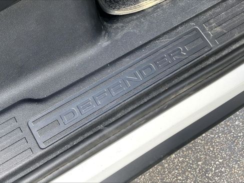 Used 2025 Land Rover Defender 90 X-Dynamic SE AWD/4WD image 9