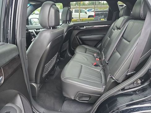 Used 2014 Kia Sorento SX image 29