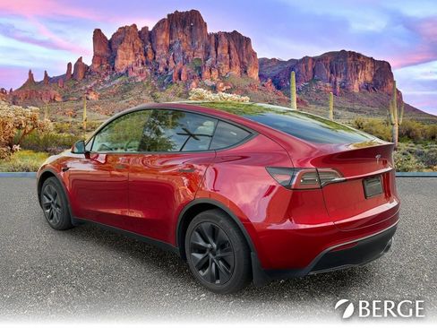Used 2025 Tesla Model Y Long Range RWD image 4