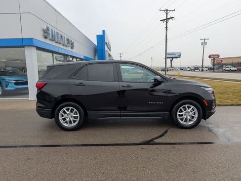 Used 2023 Chevrolet Equinox LS w/ LS Convenience Package image 3