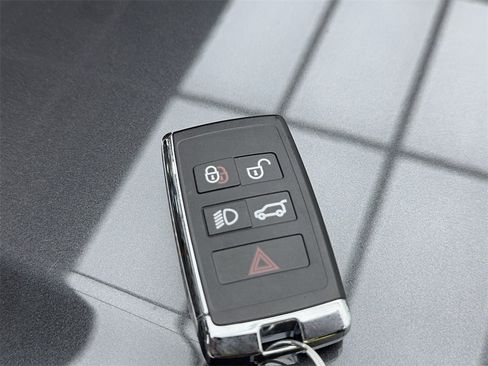 Used 2025 Land Rover Range Rover Sport image 58