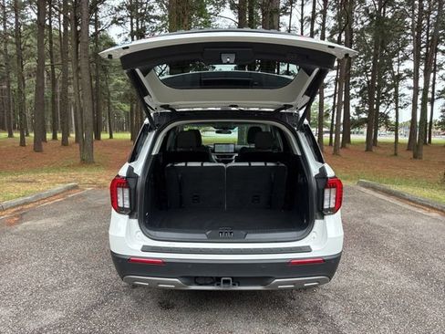 Used 2026 Ford Explorer Active w/ Active Comfort Package RWD image 19