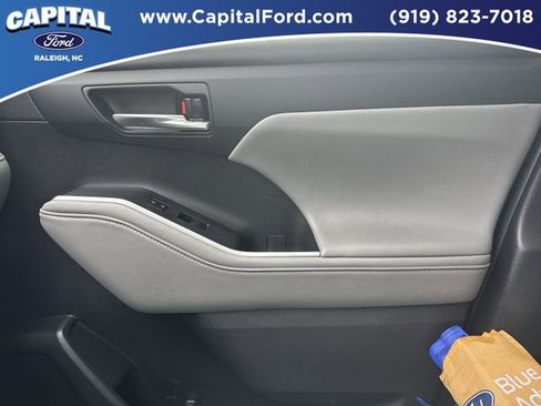 Used 2024 Toyota Highlander XLE image 27