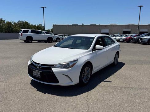 Used 2017 Toyota Camry SE FWD image 5