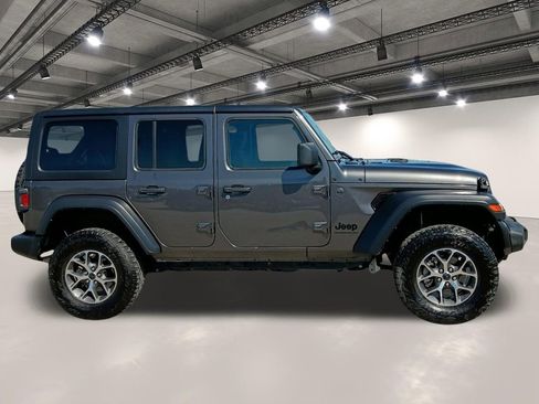 Used 2024 Jeep Wrangler Unlimited Sport AWD/4WD image 17