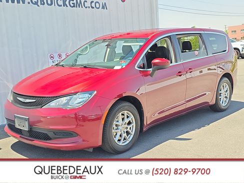 Used 2021 Chrysler Voyager LX FWD image 3