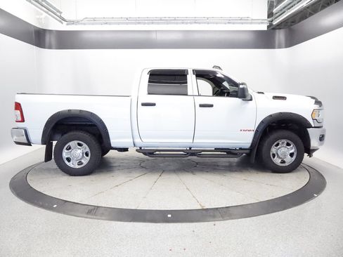 Used 2024 RAM 2500 Tradesman w/ Chrome Appearance Group AWD/4WD image 4
